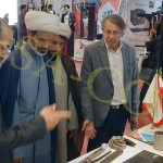 حجت الاسلام میرزایی نماینده مردم اصفهان در حال بازدید از آخرین دستاوردهای شرکت تصاکو در نمایشگاه متافو اصفهان